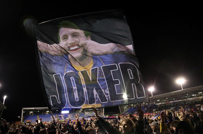  Người hùng của Shrewsbury ở trận đấu này chính là Jason Cummings. Tiền đạo có biệt danh "Joker" vào sân từ ghế dự bị và ghi cả 2 bàn thắng giúp đội nhà cầm chân Liverpool. 