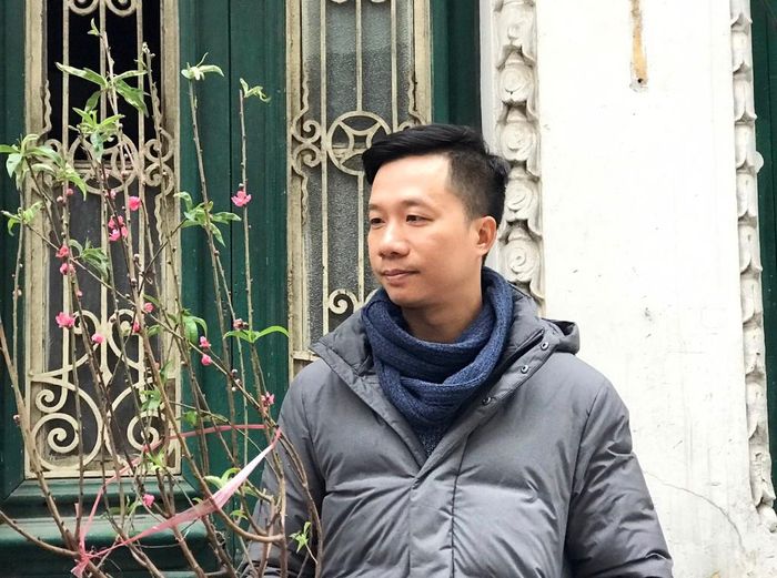  Nhà văn Nguyễn Trương Quý đang trải nghiệm tại một số nước Đông Nam Á, nhưng vẫn chọn trở về Hà Nội dịp Tết. Ảnh: Minh Trang 