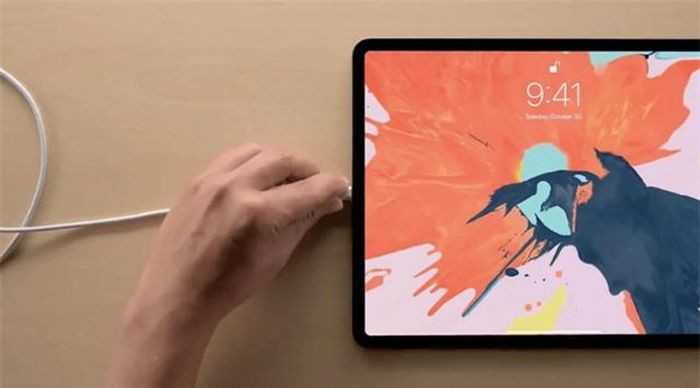 Apple đã lần đầu dùng cổng USB-C cho iPad Pro 11 inch và 12,9 inch vào năm 2018