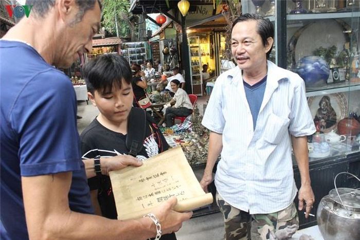  Khách hàng đến đây thuộc nhiều lứa tuổi 