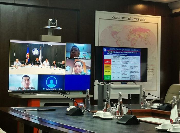  Quân y các nước Trung tâm Quân y ASEAN phát biểu tại cuộc họp.