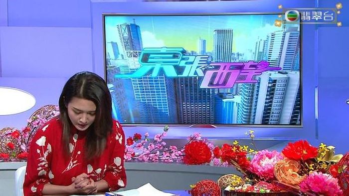 Hoa hậu Trần Đình Hân cúi đầu xin lỗi trên sóng truyền hình.