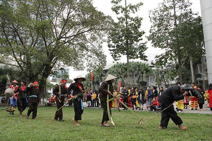  Bên cạnh các hoạt động của Thái Bình, du khách được sống trong không khí vui tươi, náo nhiệt của tiếng trống, chiêng rộn ràng qua tiết mục múa tứ linh với ý nghĩa cầu cho quốc thái dân an, mưa thuận gió hòa, cầu phúc tới muôn nhà.