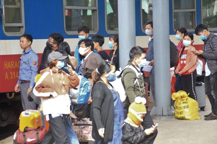 Dịp Tết năm nay, nhiều địa phương trên cả nước đều lo âu trước dịch viêm phổi cấp do virus chủng corona gây ra. Do xảy ra trong thời điểm nhu cầu đi lại tăng cao của người dân nên ai cũng đều cố gắng phòng bị kỹ càng để tránh nguy cơ bị lây nhiễm loại virus nguy hiểm này.