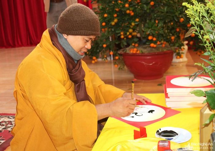 Lễ khai bút cho chữ đầu Xuân là hoạt động thường niên của chùa Đức Hậu, được chuẩn bị công phu, chu đáo.