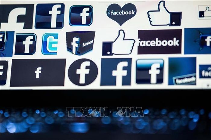 Biểu tượng Facebook trên màn hình máy tính. Ảnh: AFP/TTXVN