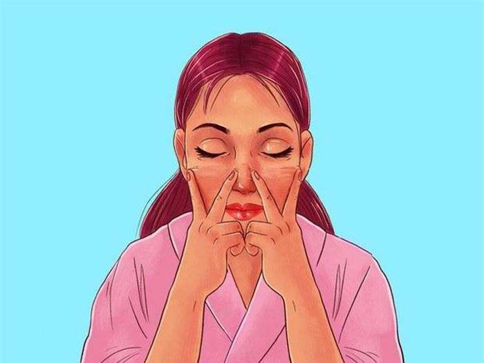 Bước 8: Dùng hai đầu ngón trỏ và ngón giữa massage nhẹ nhàng vùng da dưới mắt theo chiều hướng từ trong ra ngoài.