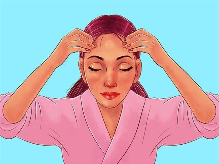 Bước 9: Đặt các đầu ngón tay lên trán, ấn nhẹ khắp trán rồi vuốt từ giữa sang hai bên.