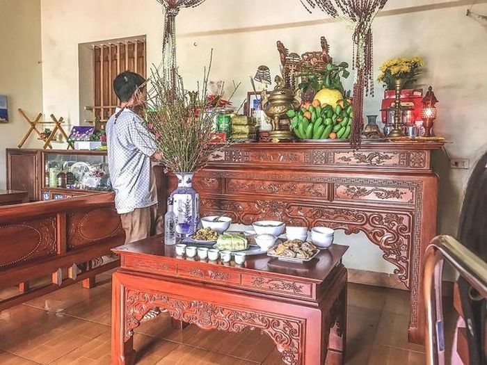 Sắp kết thúc kỳ nghỉ Tết và trở về với công việc, học tập, với nhiều người, nhất là những ai ở xa quê, bữa cơm đông đủ các thành viên càng trở nên quý giá. "Còn thêm vài bữa được ăn nhờ ở đậu nhà bố mẹ. Miệng thì lúc nào cũng nói chán Tết nhưng giờ sắp hết Tết thì lại quyến luyến", Lê Công (sinh viên năm 3 tại TP.HCM) chia sẻ. Ảnh: @thanh.tthanh.