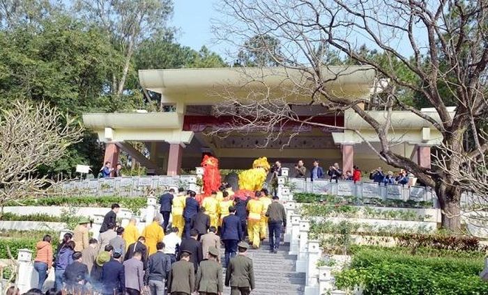 Đây là hoạt động có ý nghĩa rất lớn trong việc giáo dục truyền thống 'Uống nước nhớ nguồn' cho thế hệ trẻ. Ảnh: TC