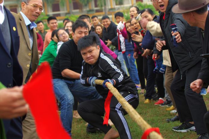  Trong hội chơi xuân đầu năm tại các làng quê còn có nhiều trò chơi dân gian truyền thống như: kéo co, nhảy bao bố, cờ người...