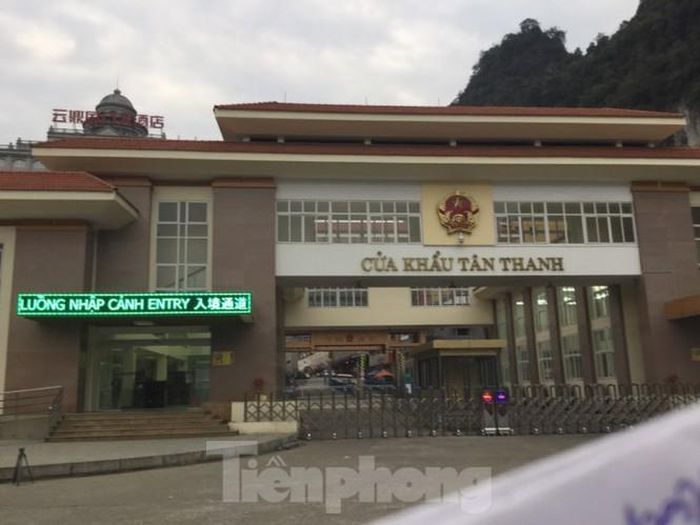 Cửa khẩu Tân Thanh, ngày 30/1 chỉ có khoảng 40 người qua lại thăm thân, chúc tết .Ảnh: Duy Chiến