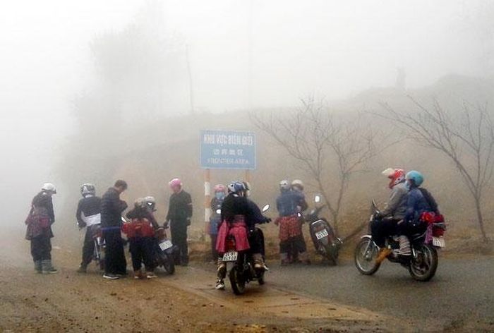 Người dân vùng cao Bát Xát rủ nhau đi chơi Tết.