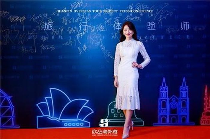 Thời trang nữ tính của nữ MC nhận được nhiều lời khen từ người hâm mộ. Ảnh: Internet.