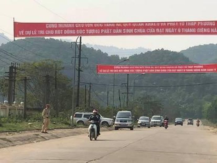  Có cảnh sát giao thông nhưng xe đậu không đúng vị trí vẫn không được nhắc nhở, xử lý