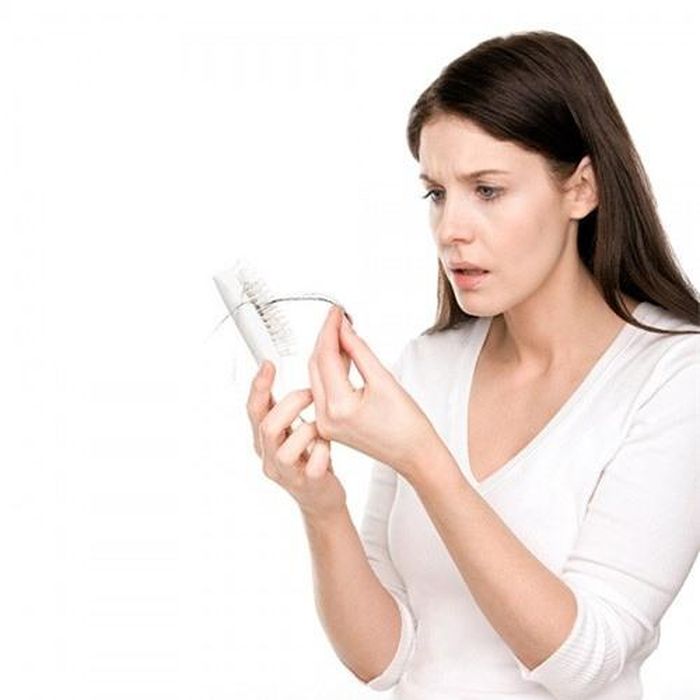 Riêng giấc mơ bị rụng tóc lại là điềm gở, báo hiệu bạn sẽ mâu thuẫn với bạn bè. 