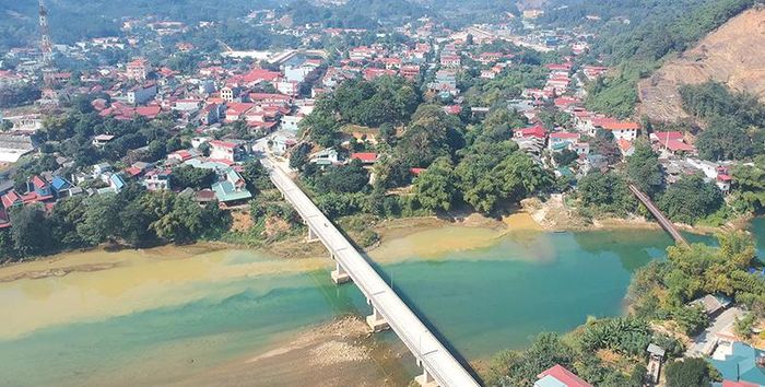 Thị trấn Phố Ràng bên bờ sông Chảy.