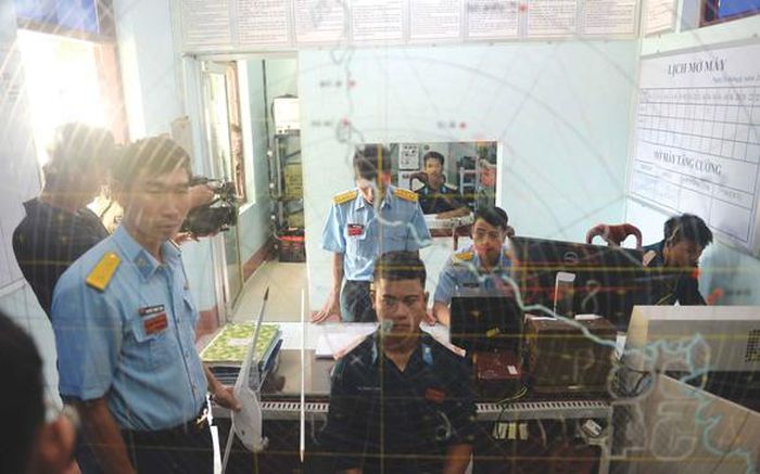 Lính rađa trên đảo Phú Quý trong một tình huống sẵn sàng chiến đấu giả định gần Tết 2020 - Ảnh: TỰ TRUNG