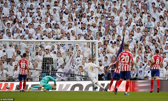 Với pha dàn xếp tấn công bài bản, Real Madrid có được bàn thắng mở tỷ số ở phút 56 bằng pha đệm bóng cận thành của Benzema.