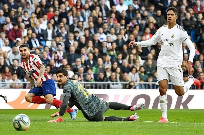 Correra có cơ hội mở điểm lần thứ hai cho Atletico Madrid, tuy nhiên cú sút của anh lại đi chệch cột dọc.
