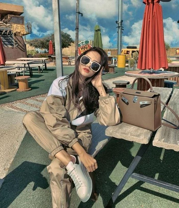 Hương Giang đi du lịch nhưng vẫn không quên “thả thính: “Nữ phi hành gia du hành vào tim anh được không?”.