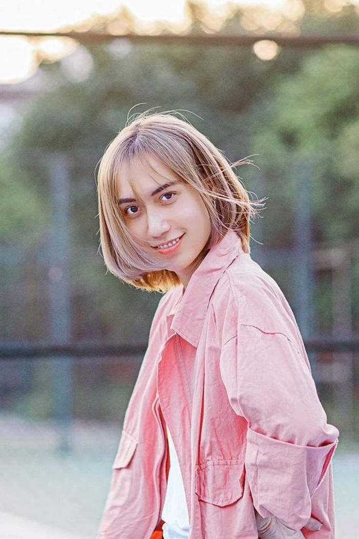 Trong bộ ảnh mới tung ra, Lynk Lee điệu đà, nữ tính như con gái thiệt và nhận rất nhiều lời khen của cư dân mạng. Mới đây, Lynk Lee còn đổi hồ sơ trên trang cá nhân thành nữ, ước giá có thể thực hiện điều đó sớm hơn và mong rằng những người giống mình cũng có thể sống thật và làm theo những điều trái tim mách bảo.