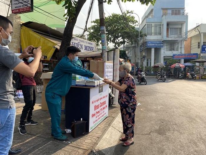 Giúp đỡ mọi người là niềm vui