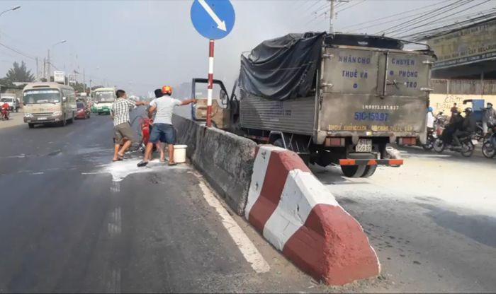 Cabin xe cháy rụi