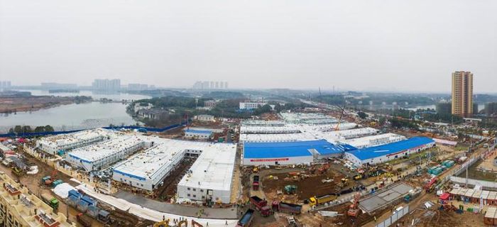 BV Hỏa Thần Sơn tại Vũ Hán trong giai đoạn xây dựng cuối. Ảnh: CHINA DAILY