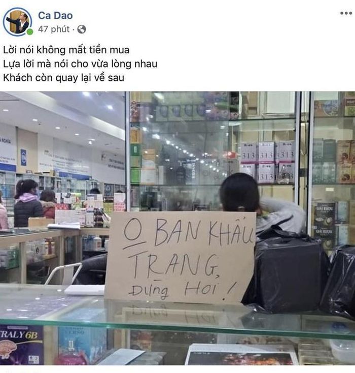  Hiệu thuốc ở Hà Nội gây tranh cãi khi để biển: "Không bán khẩu trang, đừng hỏi". 