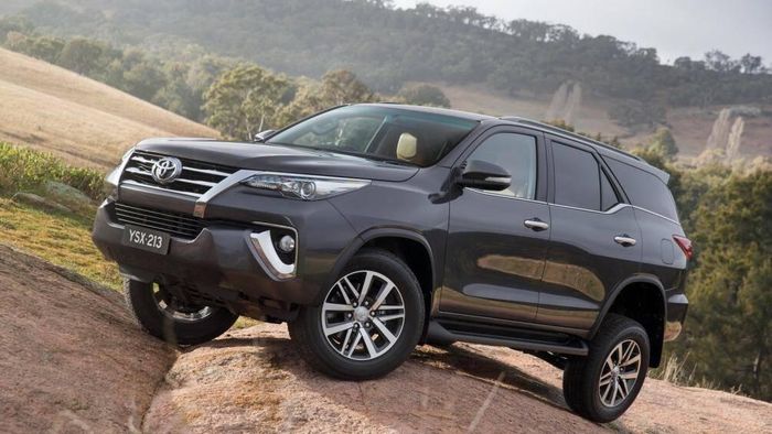Toyota Fortuner vẫn giữ được vị trí dẫn đầu doanh số trong phân khúc SUV 7 chỗ năm 2019
