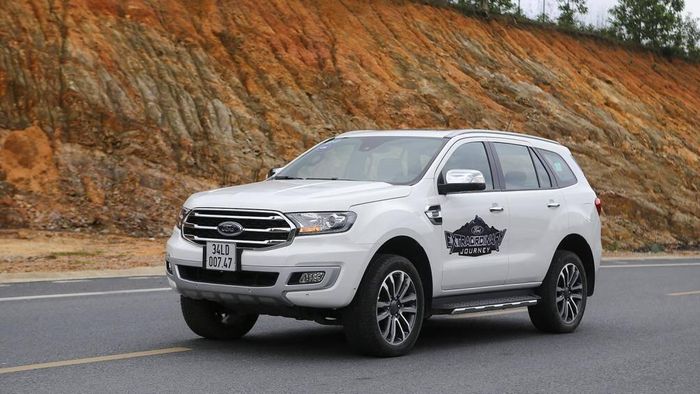 Mặc dù được trang bị nhiều công nghệ mới nhưng doanh số của Everest vẫn đứng sau Fortuner