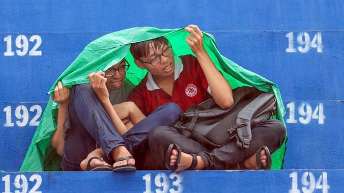 Hình ảnh đẹp trên khán đài V-League 2019, nhiều CĐV không khỏi thất vọng khi giải đấu bị hoãn vì lý do khách quan. Ảnh: VPF