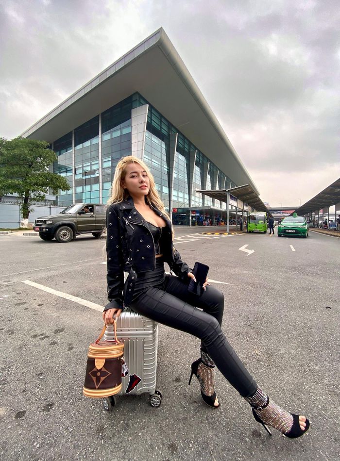 Với một hot girl như Ngân 98 thì việc càng bị "ném đá" nhiều, cô nàng càng thích thú.