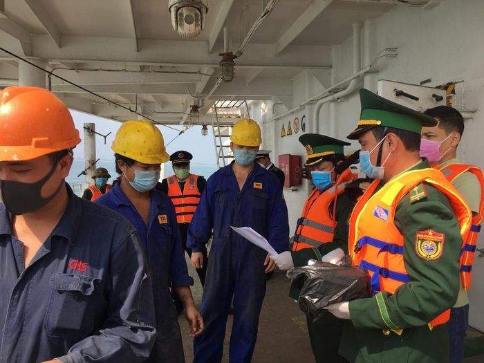 Lực lượng chức năng kiểm tra và có nhiều biện pháp đề phòng dịch xâm nhập vào địa phương