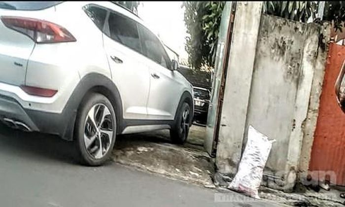 “Xế hộp” của con bạc được giấu vào một bãi xe
