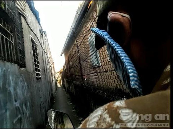 Một “xe ôm” tại sòng H. “lân” chở khách vào điểm đánh bạc