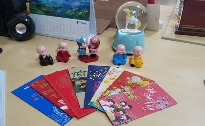 Khi con trên 15 tuổi hãy hướng dẫn cho con cách quản lý chi tiêu, hướng dẫn con cách giữ tiền thay vì cha mẹ bắt ép đề nghị giữ hộ tiền cho con.