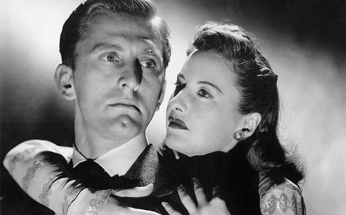 Kirk Douglas trong phim "The Strange Love of Martha Ivers", vai diễn điện ảnh đầu tiên của ông