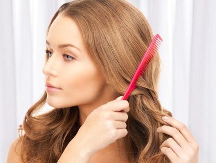  Bởi đây là ngày có âm khí mạnh nhất năm, việc chải tóc, soi gương sẽ có thể tạo điều kiện cho cô hồn xâm nhập và quấy phá 