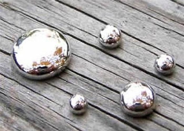  Nhiều ngôi mộ có từ trước thời nhà Hán đã được ghi nhận sử dụng chất độc này để ngăn chặn vấn nạn trộm mộ. Theo đó, những người xây dựng mộ sẽ bố trí thủy ngân xung quanh nơi chôn cất người quá cố. 