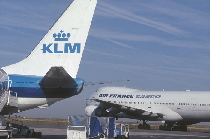 Hãng hàng không Air France-KLM của Pháp và Hà Lan thông báo sẽ gia hạn lịch hoãn các chuyến bay tới Trung Quốc cho tới hết ngày 15/3
