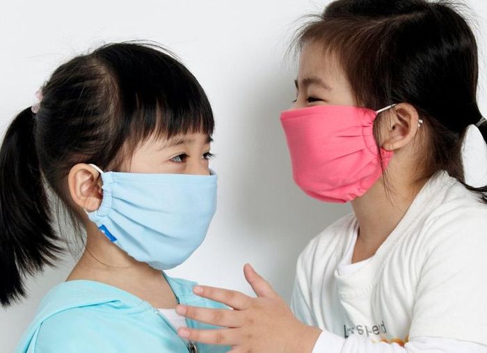 Trẻ khỏe mạnh có thể sử dụng khẩu trang vải để phòng bệnh (ảnh minh họa)