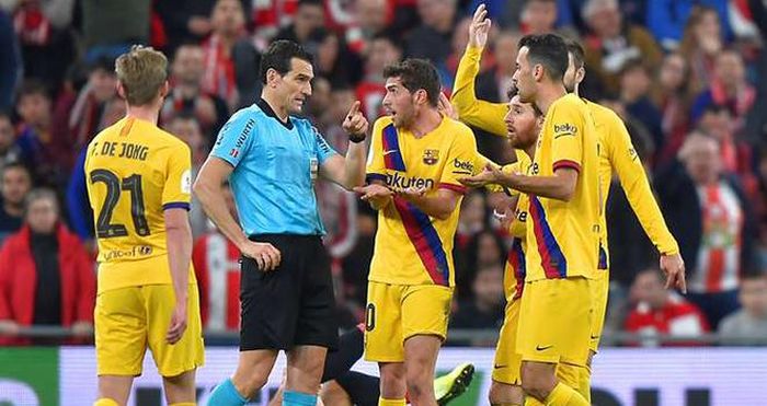 Dugarry chỉ trích cách vận hành của Barca