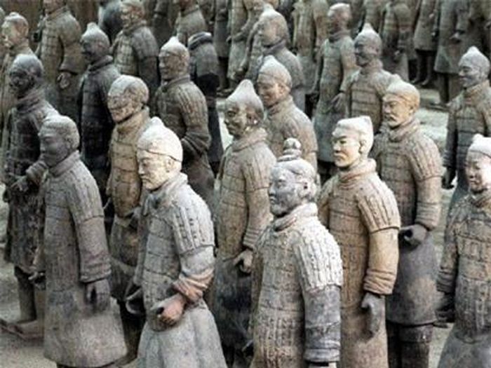 Đội quân đất nung là một phần những hiện vật cực giá trị trong lăng mộ Tần Thủy Hoàng. 