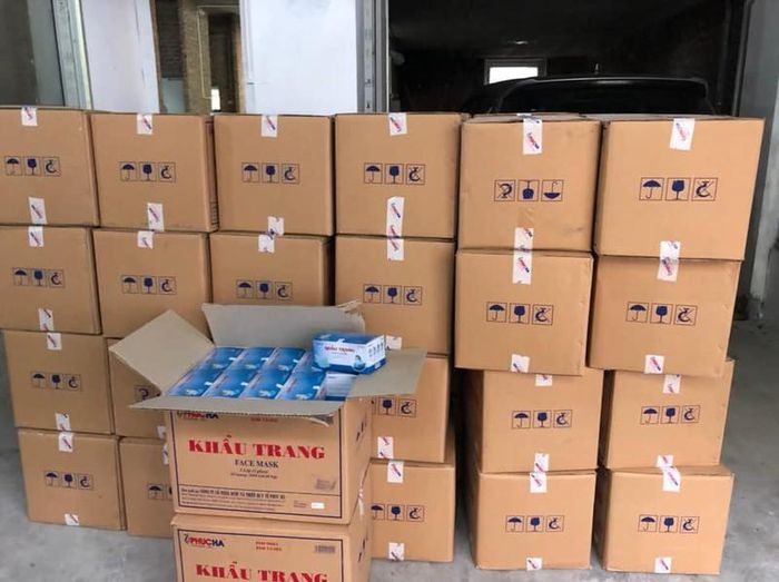 Số lượng lớn khẩu trang không có nguồn gốc (ảnh: VOV).