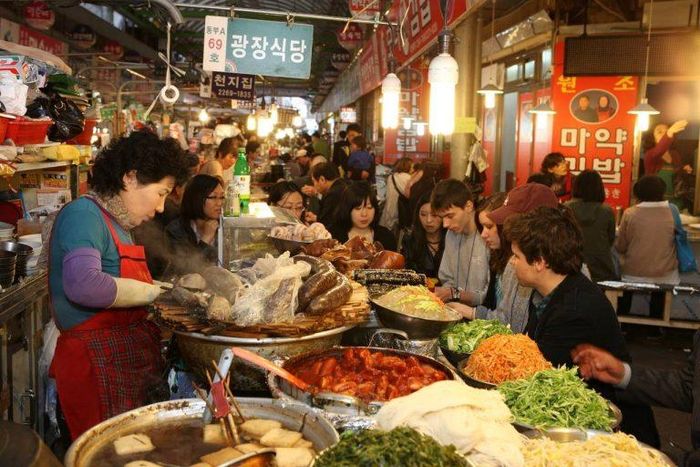 Nơi này được giới trẻ Hàn Quốc coi là thiên đường ẩm thực đường phố