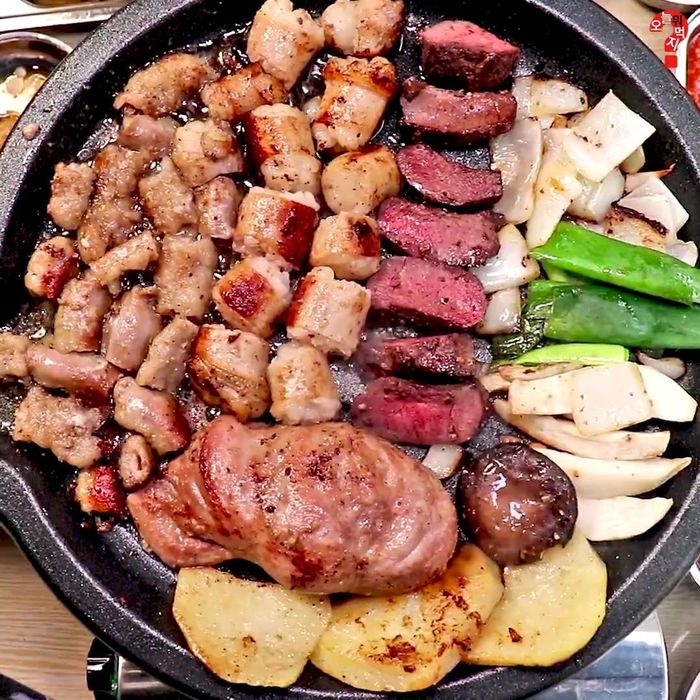 Món lòng bò nướng rất được giới trẻ Hàn Quốc ưa thích