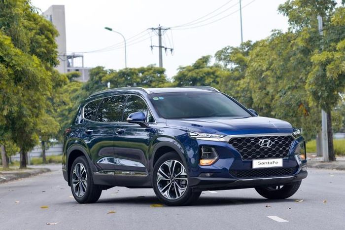 Đặc biệt, Tucson có 826 xe được bán ra trong tháng 1, tăng đến 41,7% so với cùng kỳ năm 2019. Tại thị trường Việt Nam, Tucson có 4 phiên bản, giá bán thấp nhất là 799 triệu và cao nhất là 940 triệu đồng. 