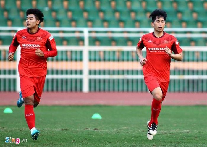  Đình Trọng và đồng đội vừa tập ở sân Thống Nhất trước khi dự SEA Games 30. Ảnh: Quang Thịnh. 